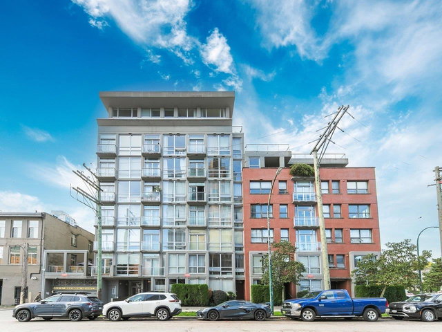 306 - 919 Station Street