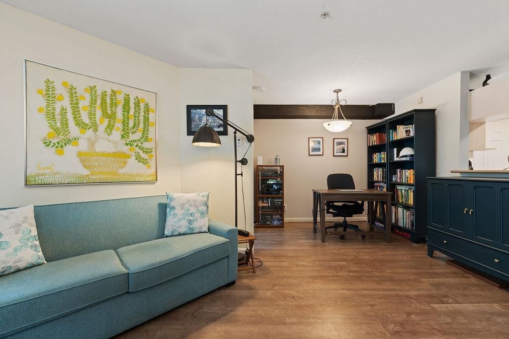 Listing Image 6