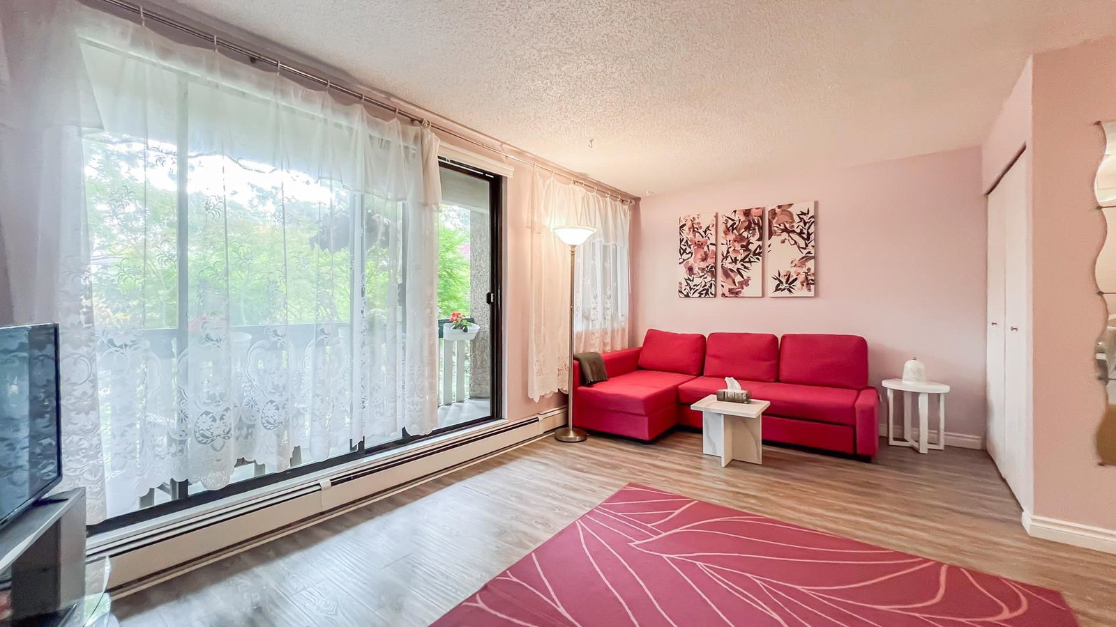 Listing Image 4