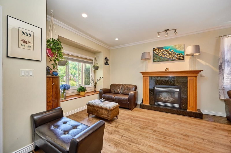562 Keith Road, North Vancouver, V7M 1M4 | Image 3