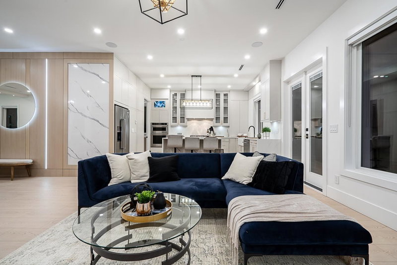 15569 Oxenham Avenue, White Rock, V4B 2J2 | Image 2