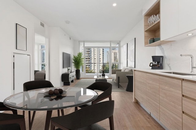 708 - 585 Austin Avenue