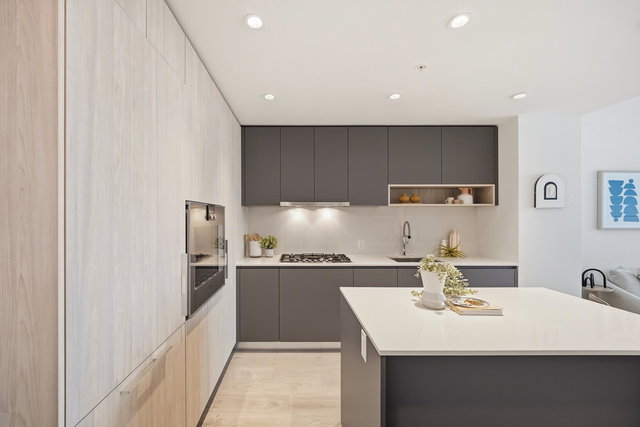 804 - 6200 Minoru Boulevard