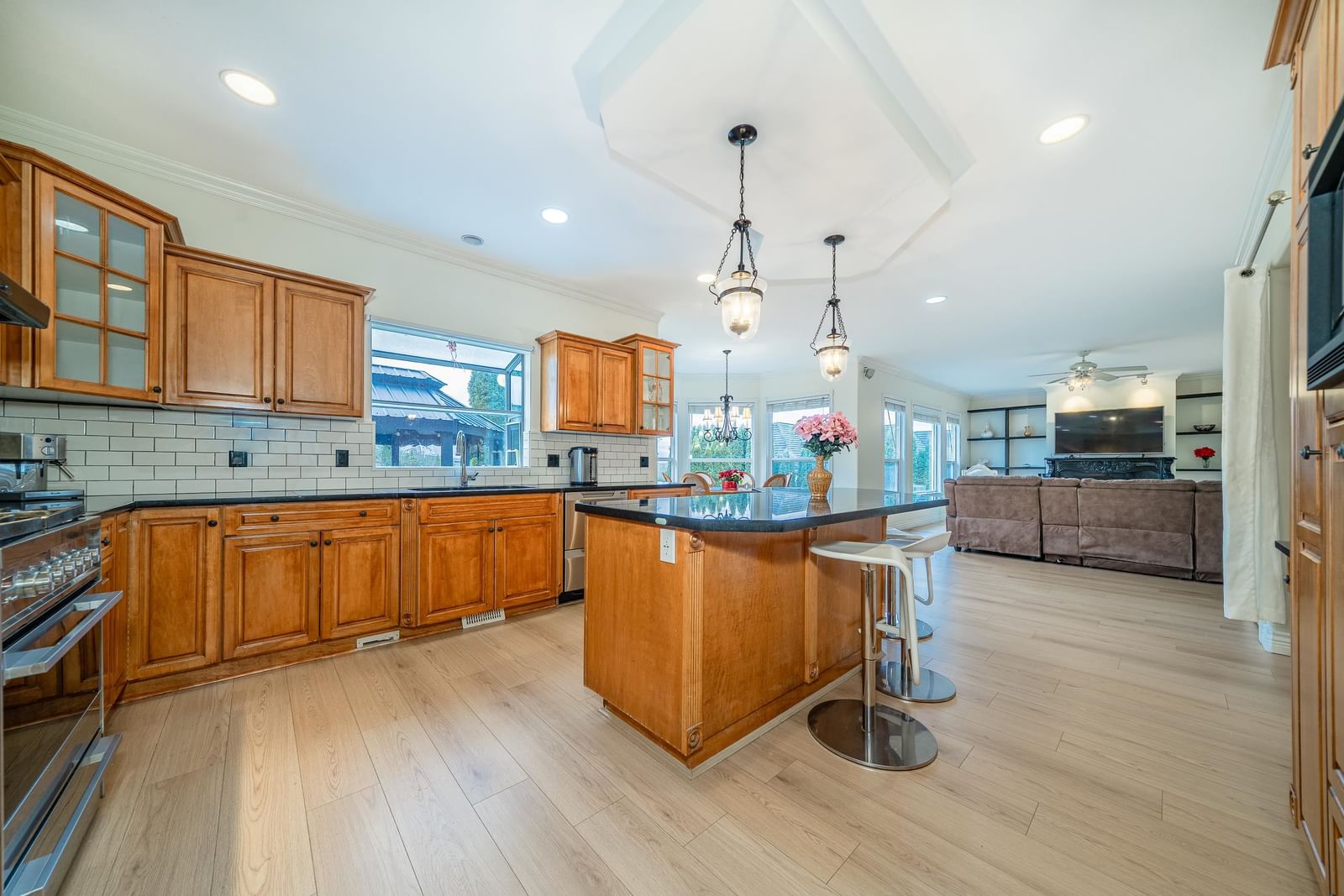 Listing Image 10