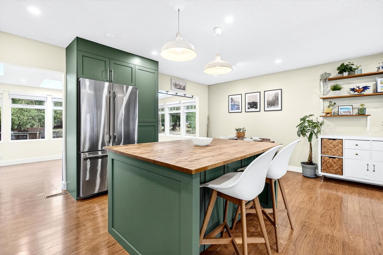 Listing Image 12