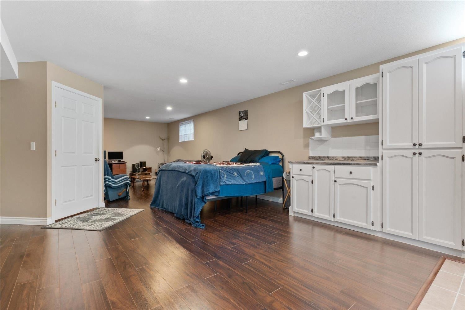 Listing Image 32
