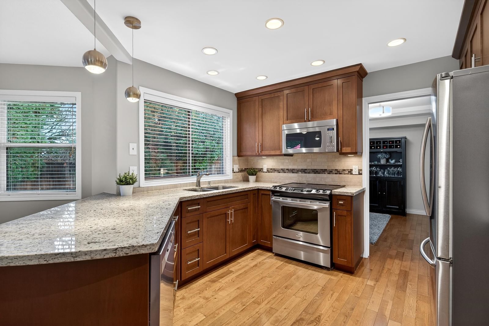 Listing Image 12