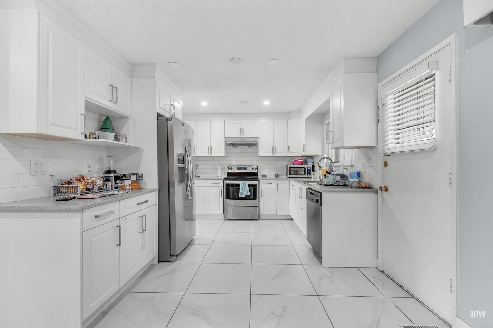 Listing Image 12