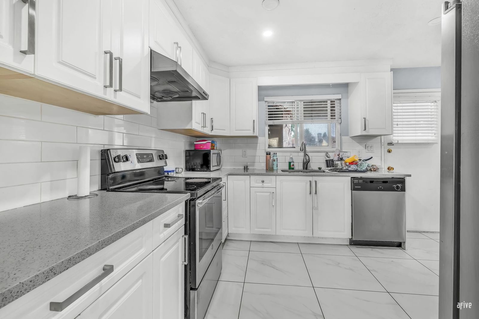 Listing Image 13