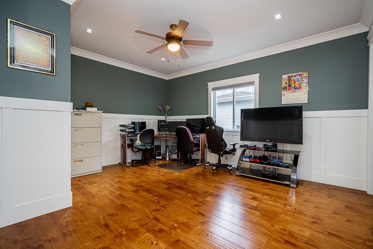 Listing Image 11