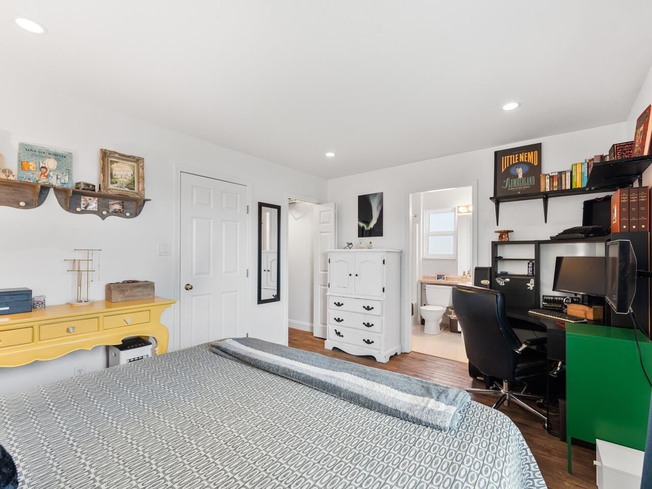 Listing Image 19