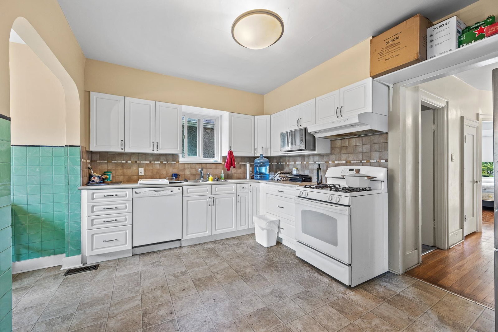 Listing Image 12