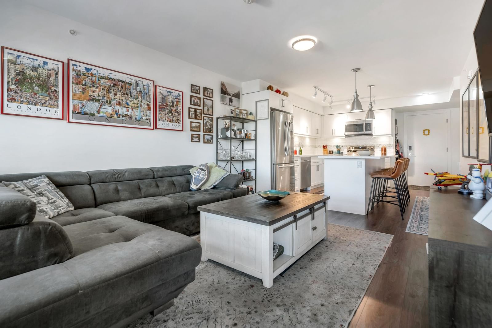 Listing Image 11