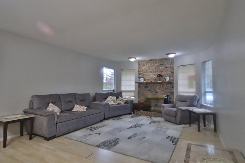 15474 92a Avenue, Surrey, V3R 9B1 | Image 2