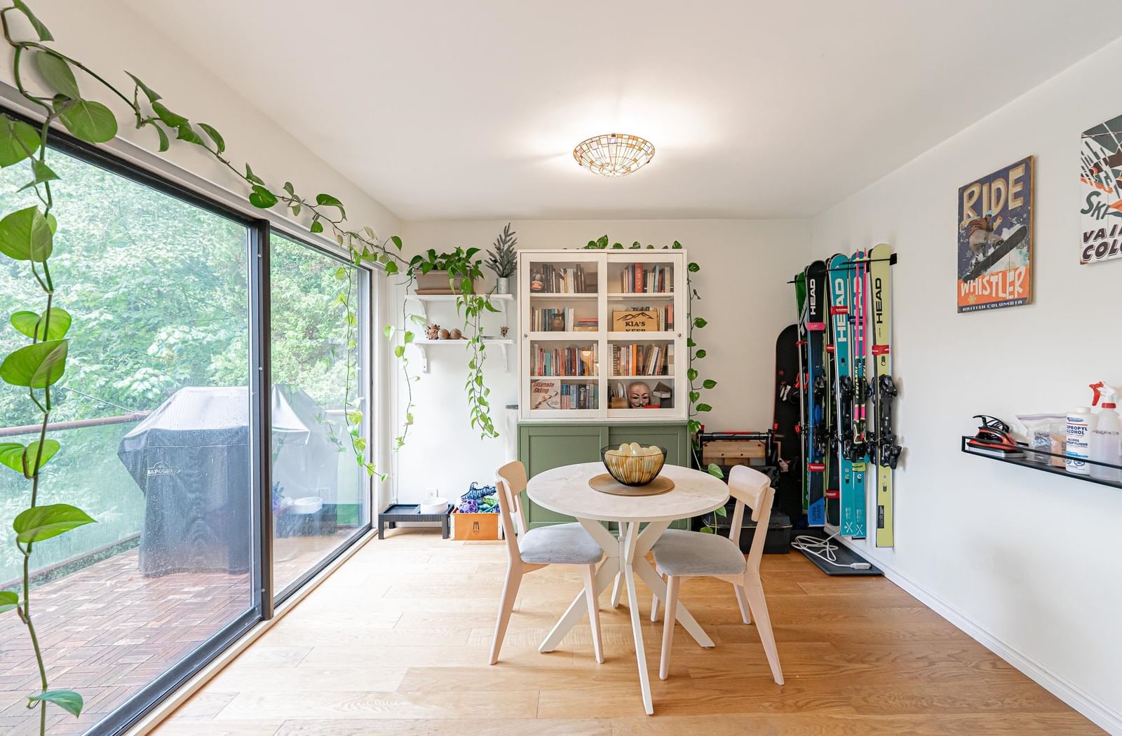 Listing Image 12
