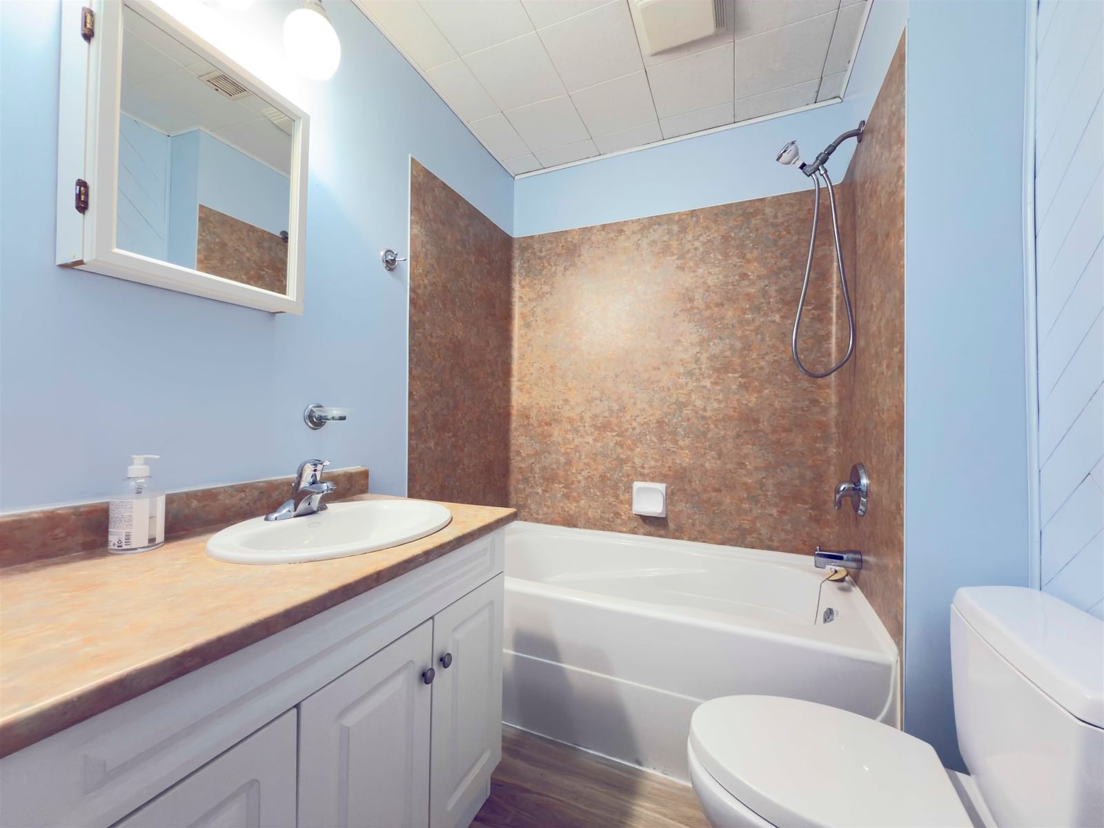 Listing Image 11