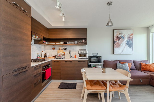 2101 - 570 Emerson Street