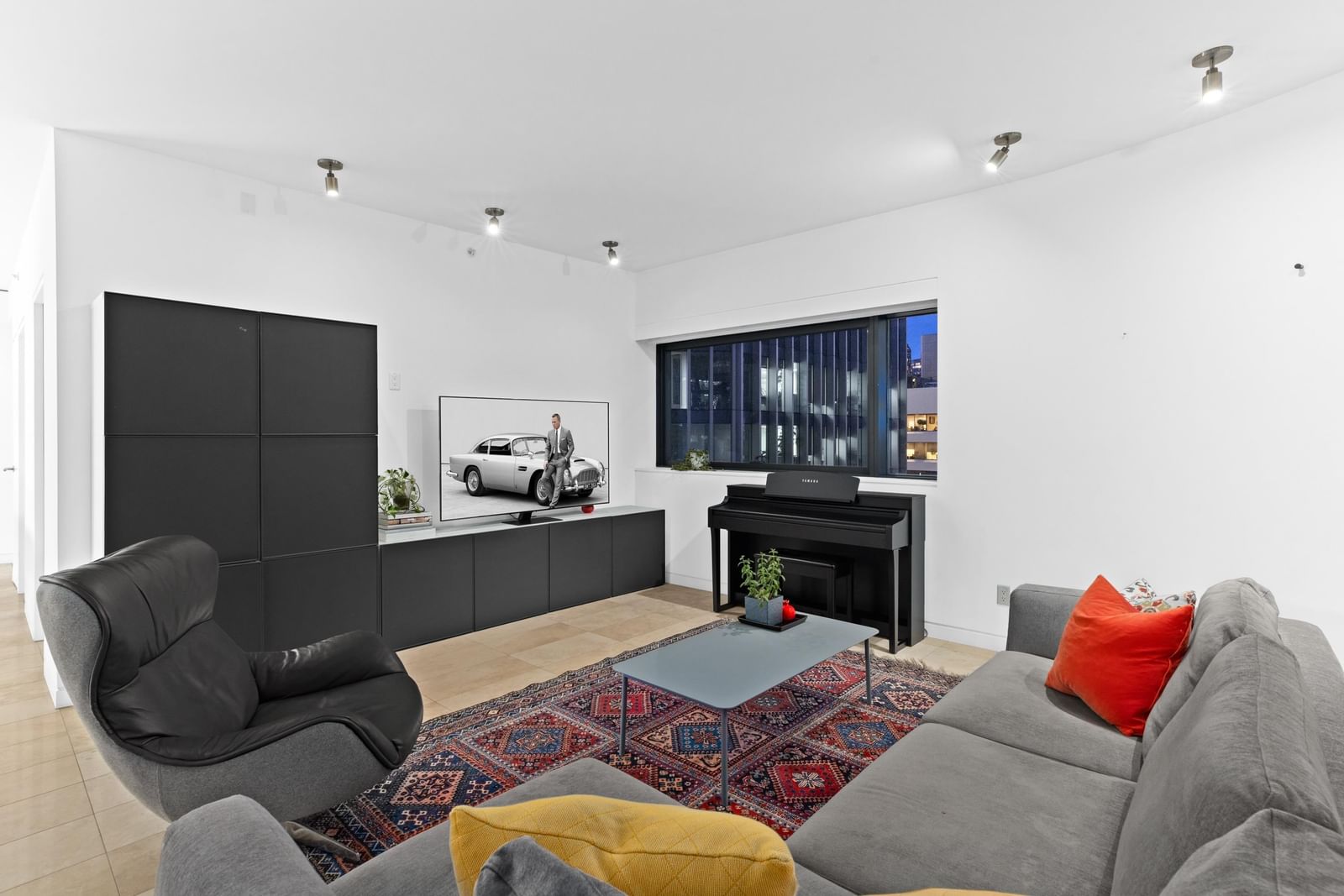 Listing Image 11