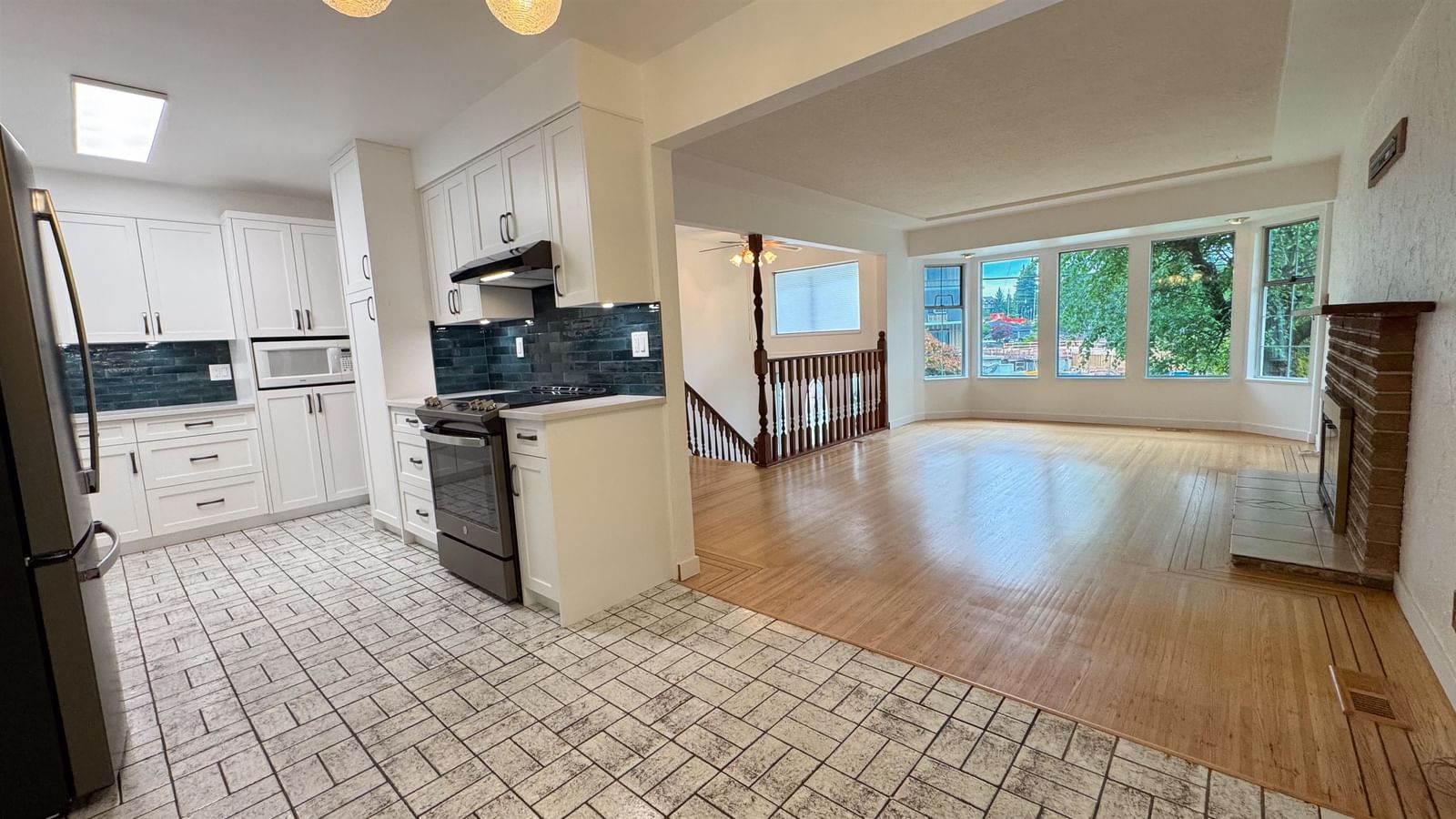Listing Image 14