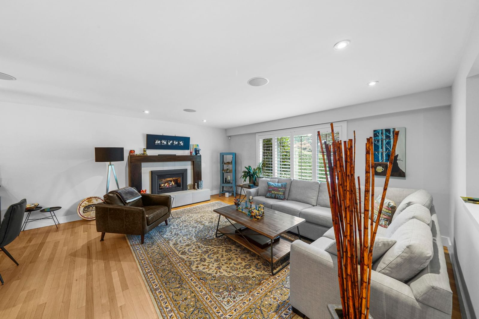 Listing Image 5