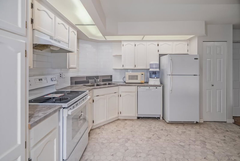 215 - 31930 Old Yale Road, Abbotsford, V2T 2C7 | Image 2