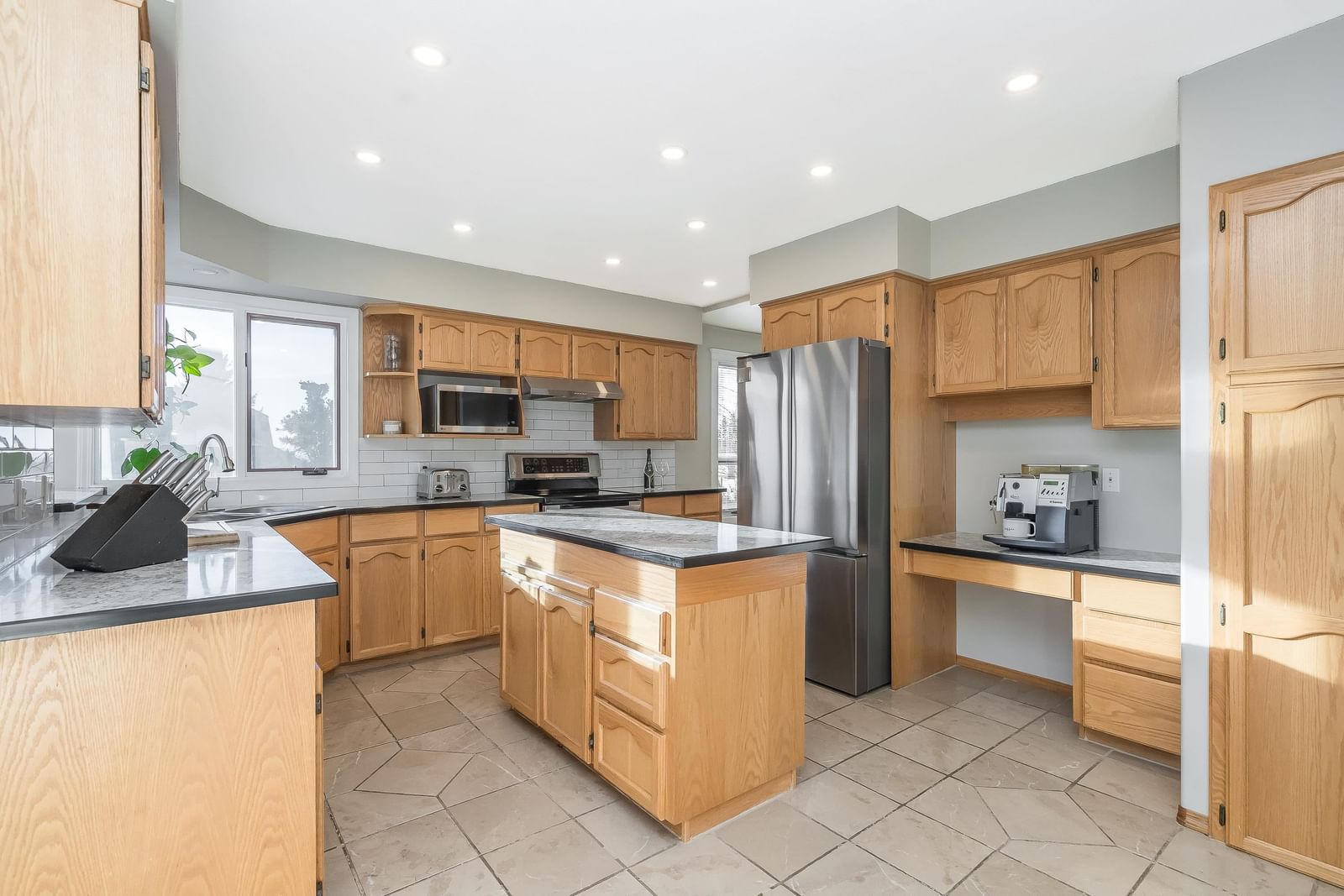 Listing Image 10