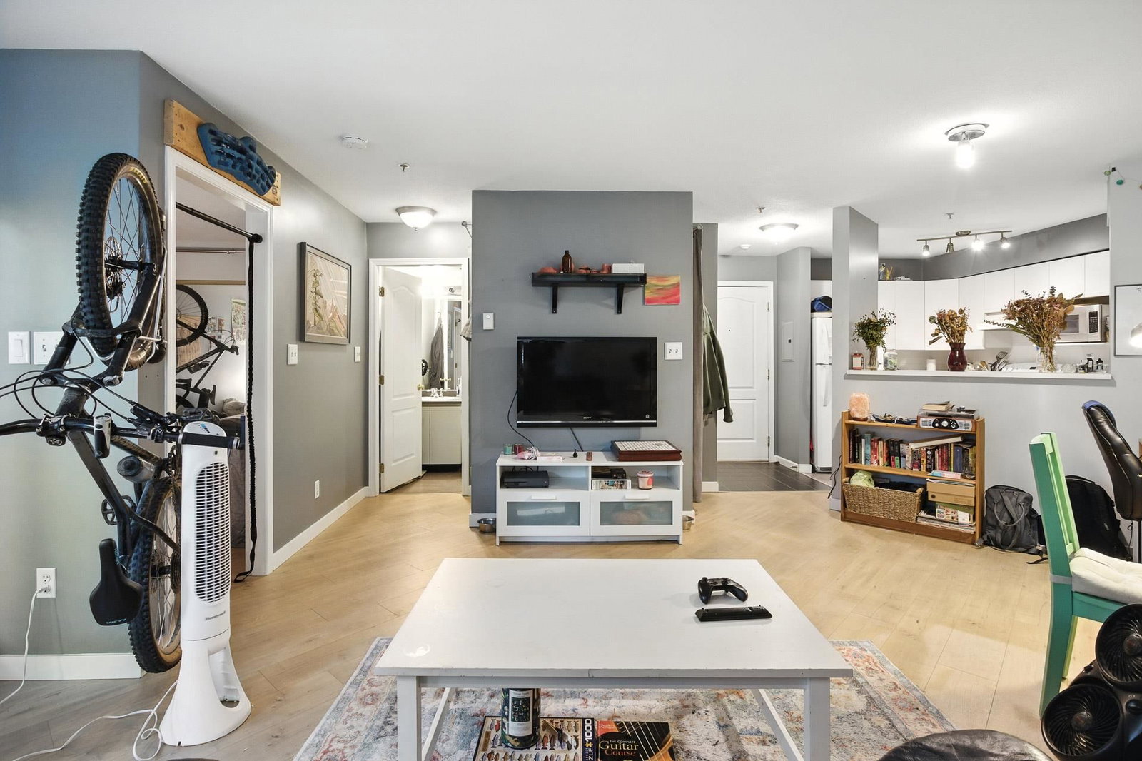 Listing Image 11