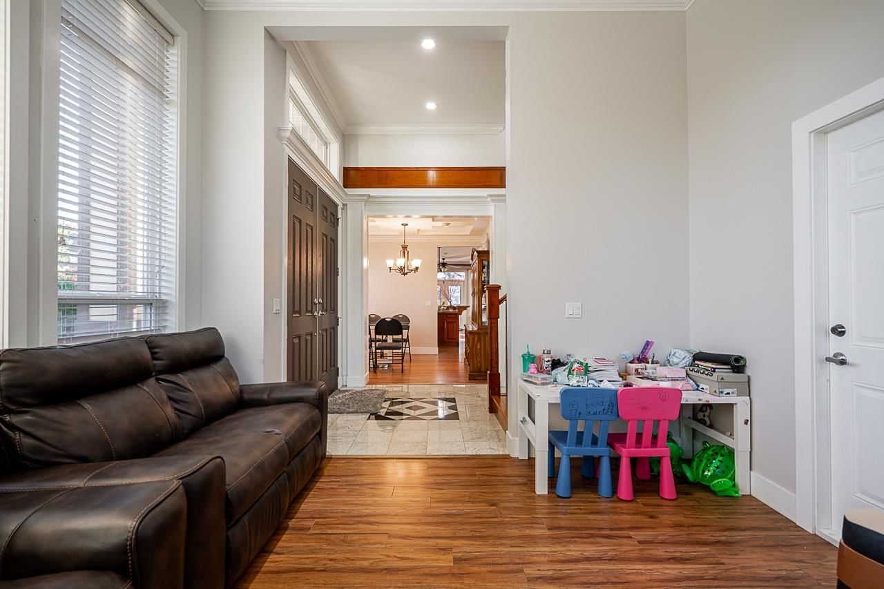 Listing Image 6