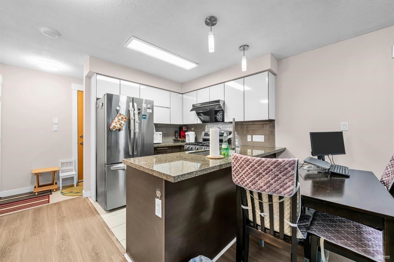 Listing Image 4