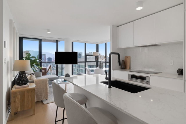 3002 - 909 Mainland Street