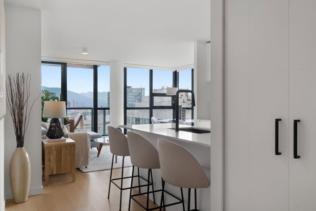 3002 - 909 Mainland Street