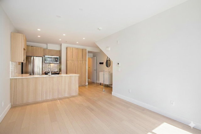 5 - 531 16th Avenue E