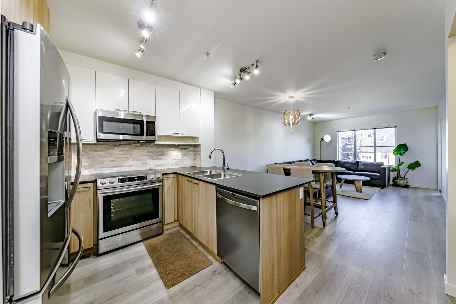 Listing Image 18