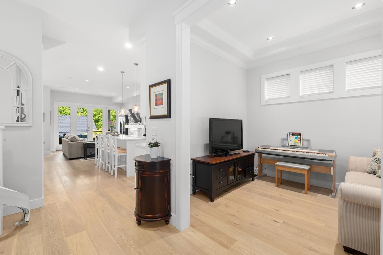 Listing Image 9