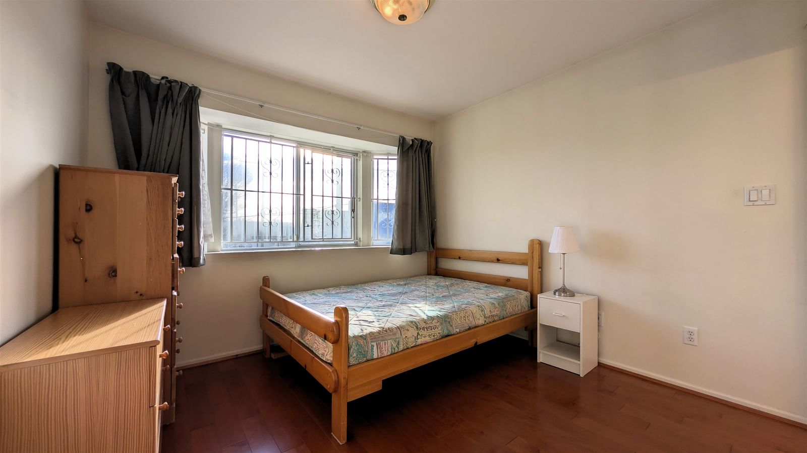 Listing Image 8
