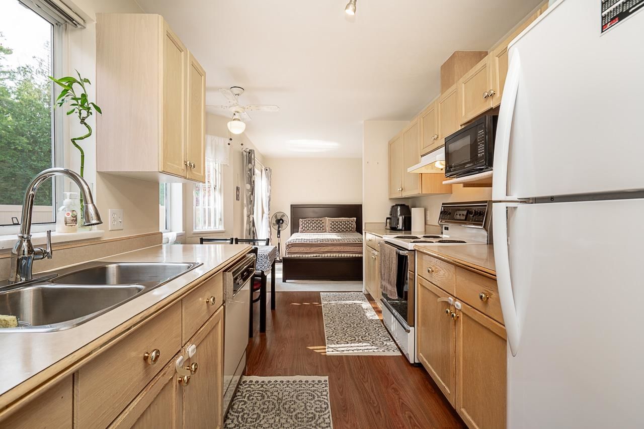 Listing Image 12