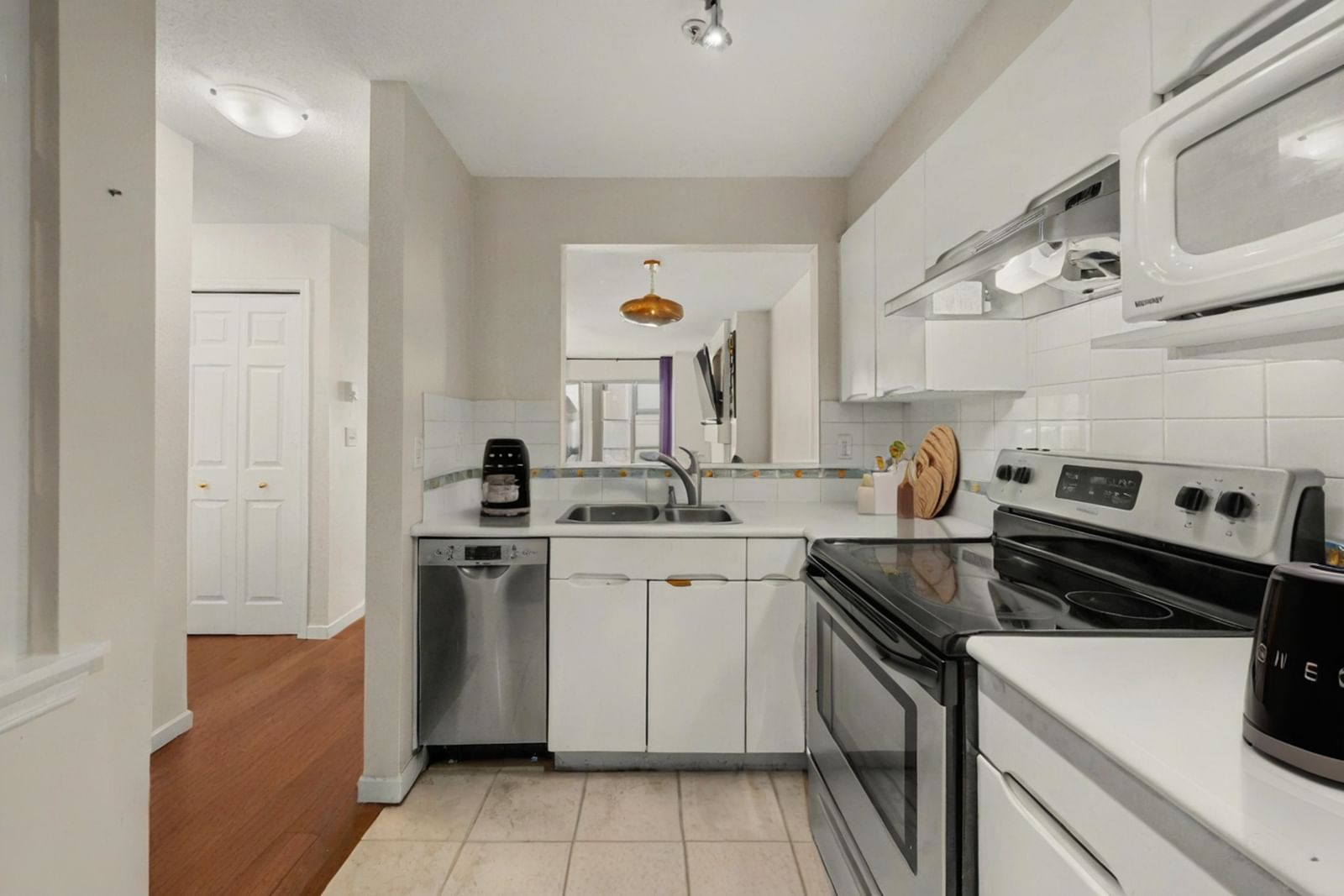 Listing Image 8