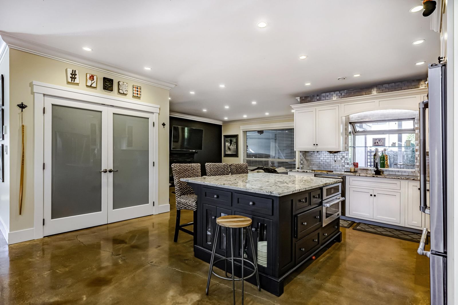 Listing Image 19