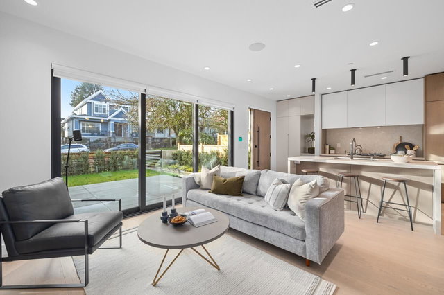 1 - 435 37th Avenue E