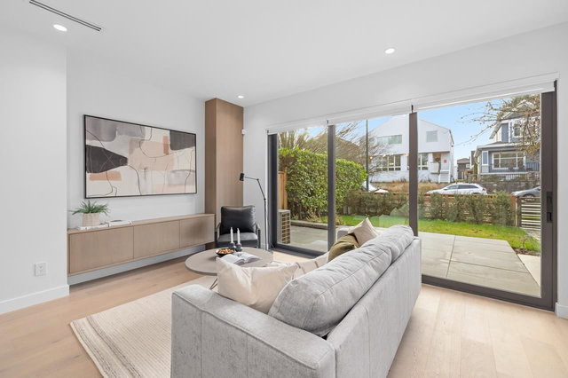 1 - 435 37th Avenue E