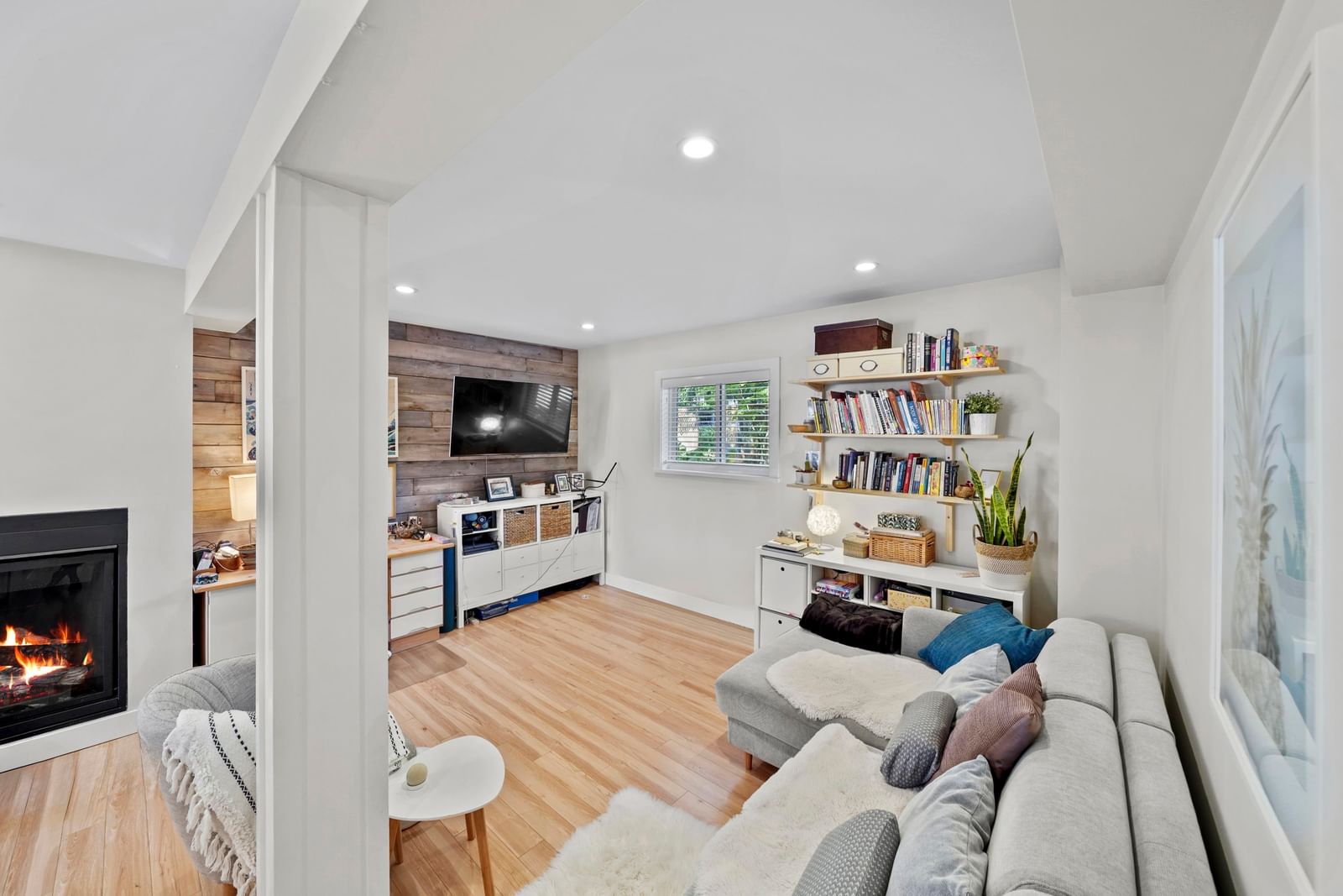 Listing Image 12