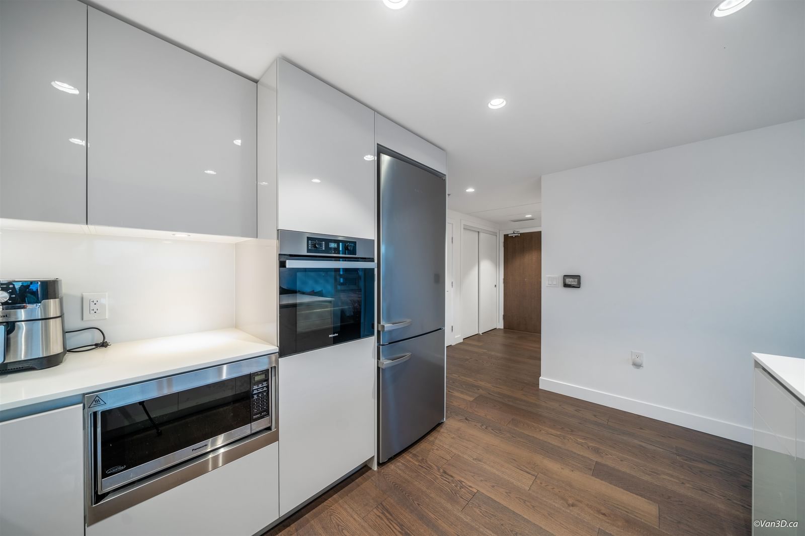 Listing Image 12