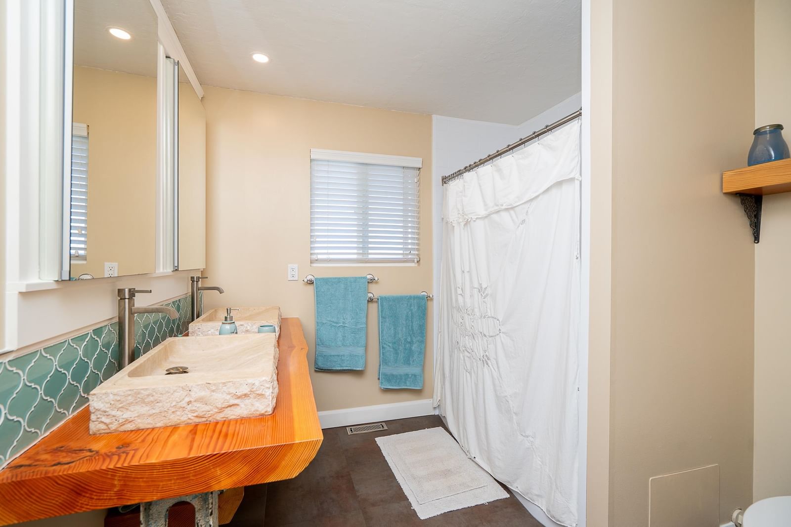 Listing Image 24