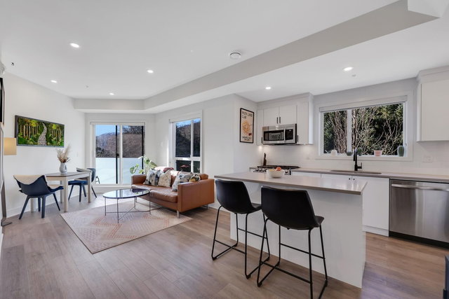 207 - 37808 Third Avenue