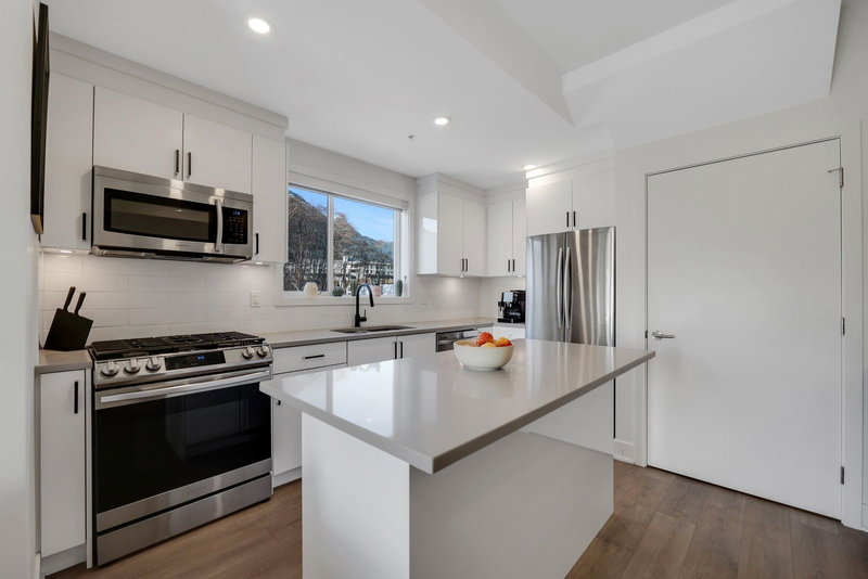 207 - 37808 Third Avenue, Squamish, V8B 1B9 | Image 2