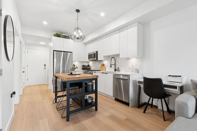 204 - 2331 Kelly Avenue