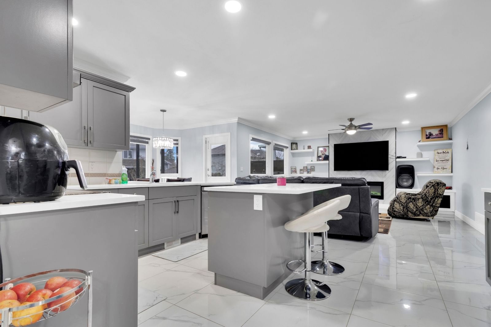 Listing Image 10