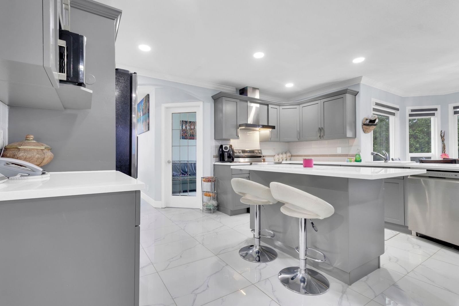 Listing Image 11