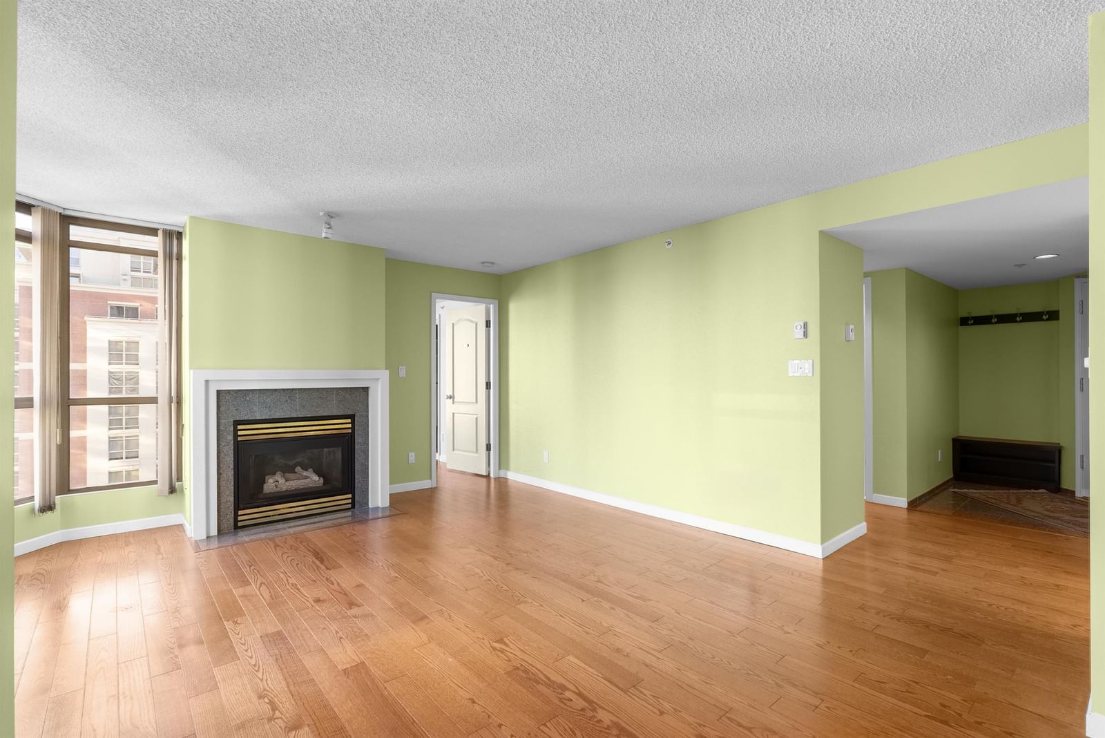 Listing Image 28