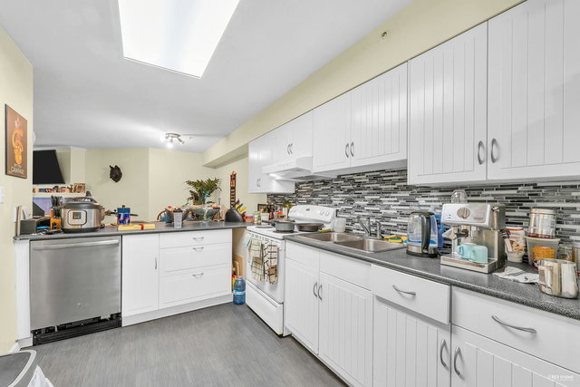 204 - 15233 Pacific Avenue